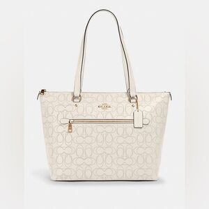Coach - Gallery Tote In Signature Leather
